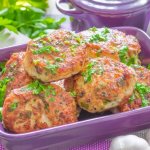 10 recipes for dietary chicken cutlets in the oven