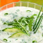 What are the benefits of kefir with cucumber and herbs?