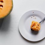 С чем можно сравнить калорийность сезонных фруктов?